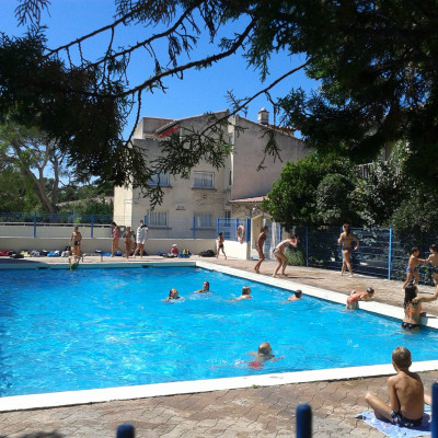 151123 FR Avignon Pool im Sommer