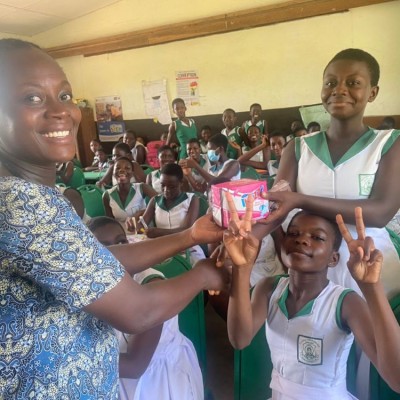 Ola Girls Boarding School Foto komprimiert, Ghana