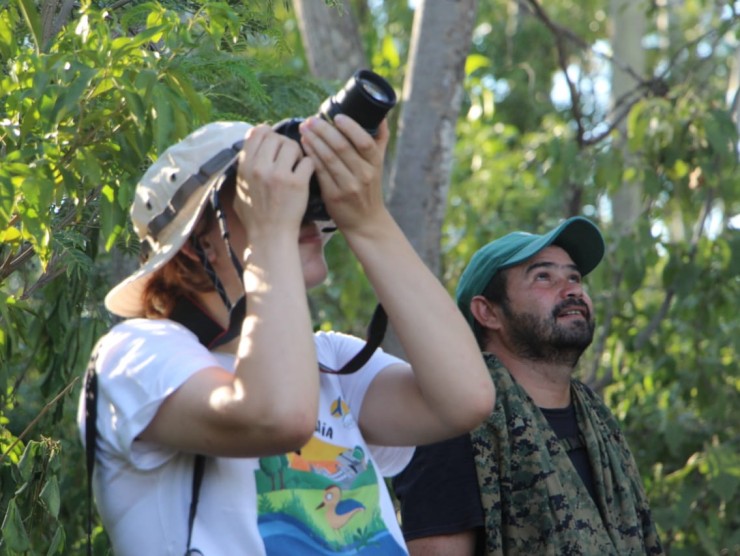 Guyra Paraguay volunteer taking picture of birds