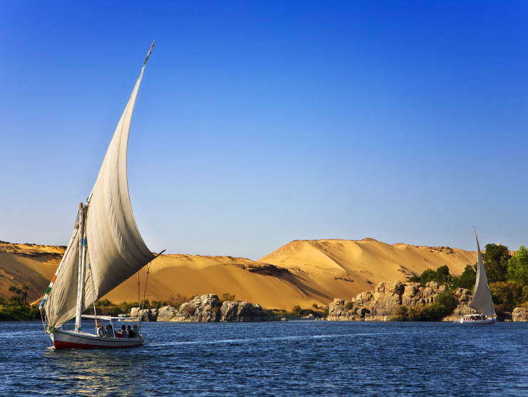 Zwei Segelboote auf dem Nil