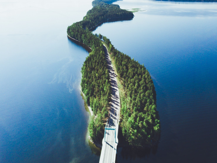 Staatsstraße 6 entlang des Saimaa-Sees in Finnland