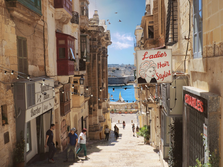 Eine Seitenstraße in Valletta mit historischen Häuserfassaden