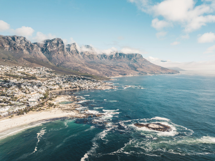 Blick auf den Strand und die Zwölf Apostel in Kapstadt