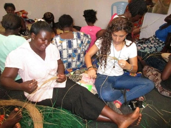 Women Empowerment Frauen bei Handarbeit